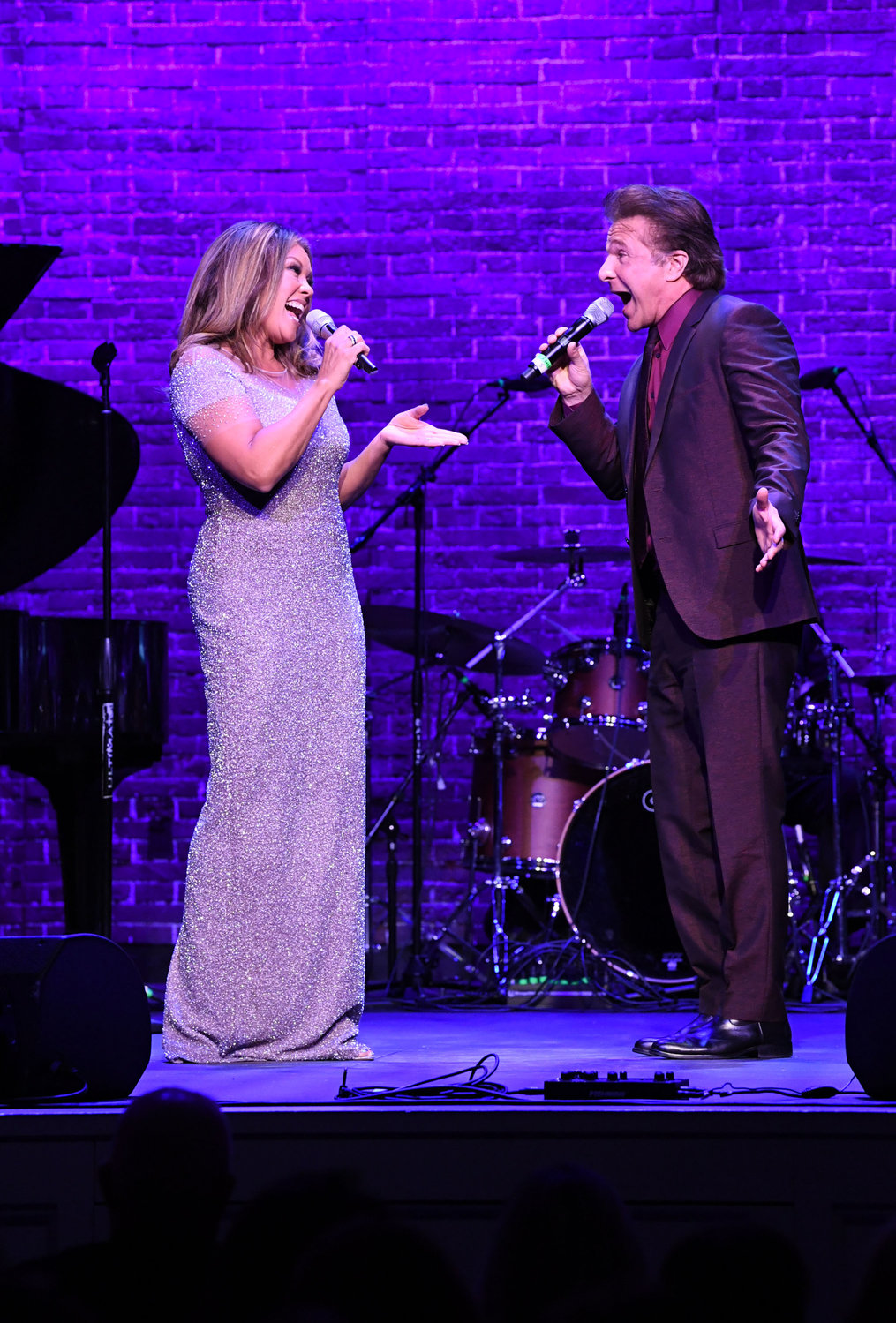 Vanessa Williams sings with Frank Shiner.