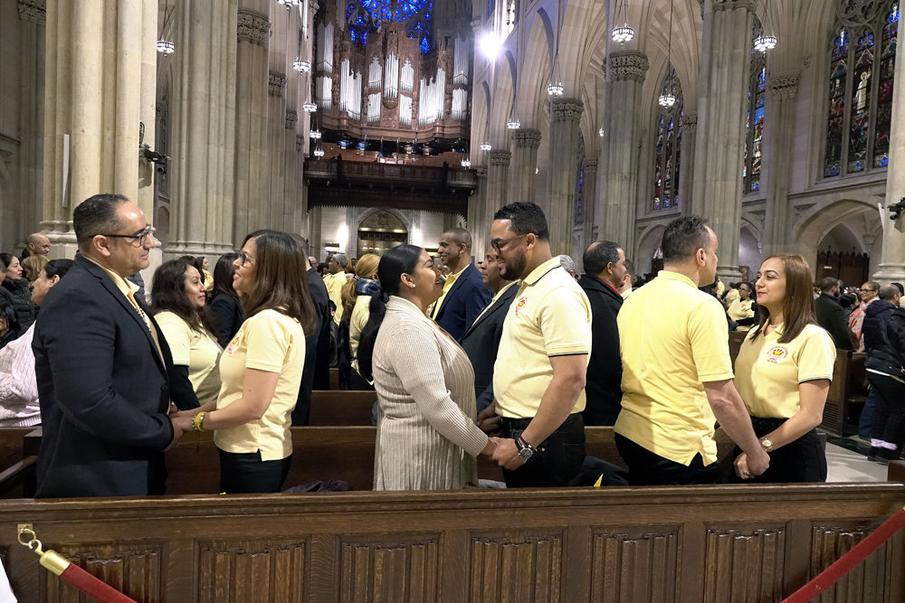 Cientos de Parejas Renuevan Sus Votos en Misa del Día Mundial del  Matrimonio | Catholic New York
