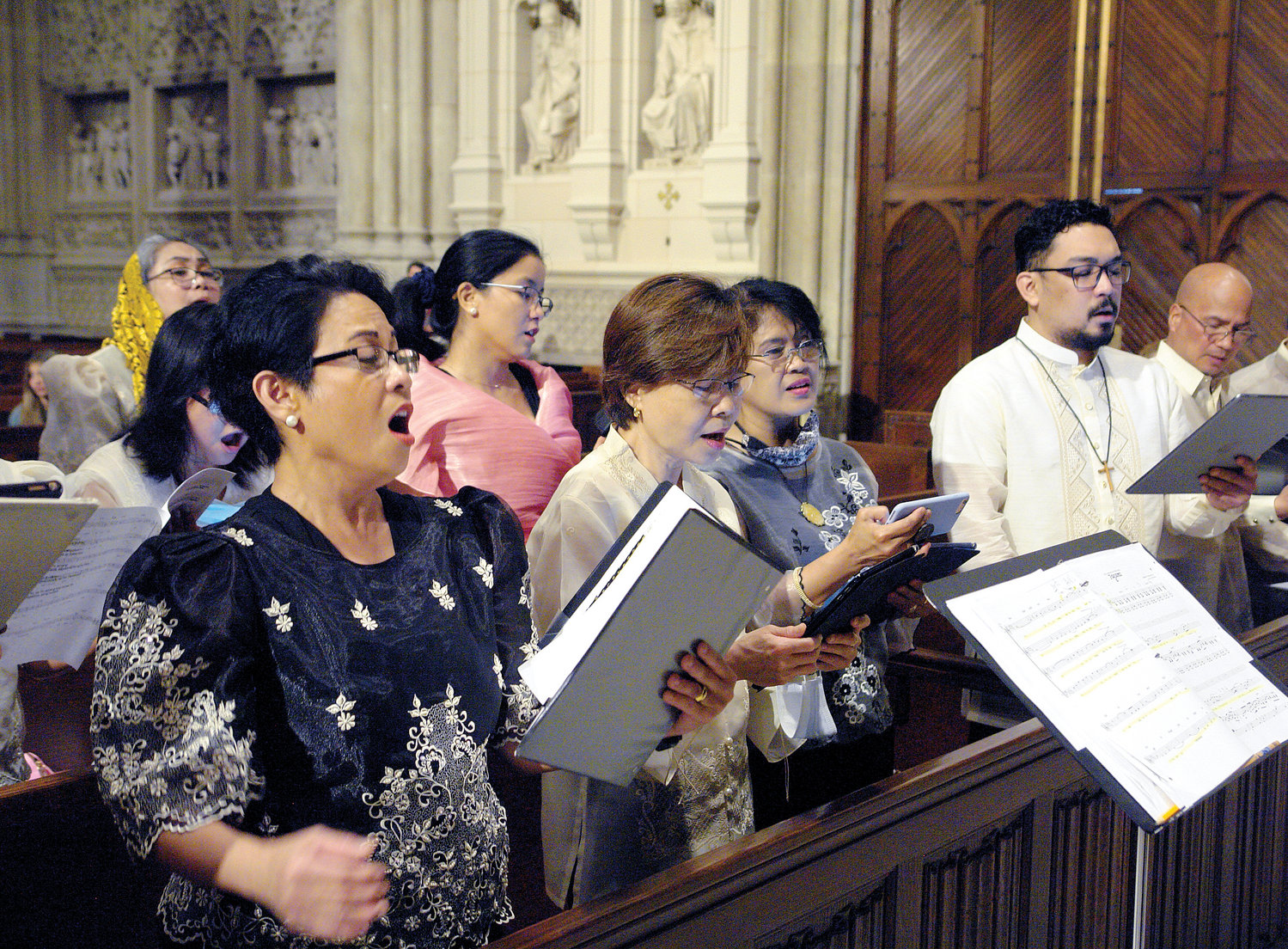 The San Lorenzo Ruiz Choir of New York and Friends sing at Mass.