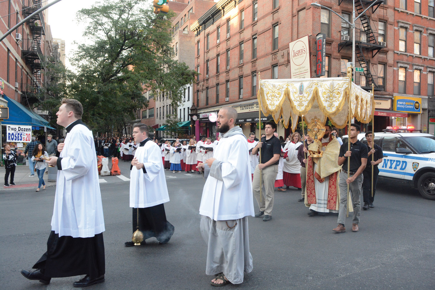 A Eucharistic Procession Through New York City is celebrated Oct. 11, beginning with Mass at Sacred Heart of Jesus Church, 457 W. 51st St., between Ninth and 10th avenues, and concluding with Exposition of the Blessed Sacrament and Benediction, led by Cardinal Dolan at St. Patrick’s Cathedral on Fifth Avenue between 50th and 51st streets. The Tuesday gathering, sponsored by the Napa Institute, commemorated the 60th anniversary of the opening of the Second Vatican Council.